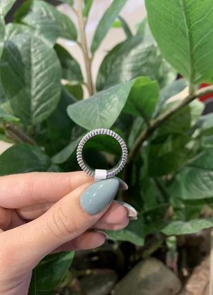 Кольцо в цирконах 6