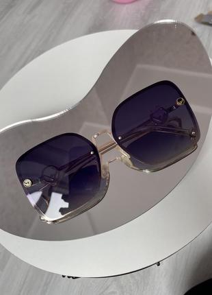 Сонцезахисні окуляри fendi