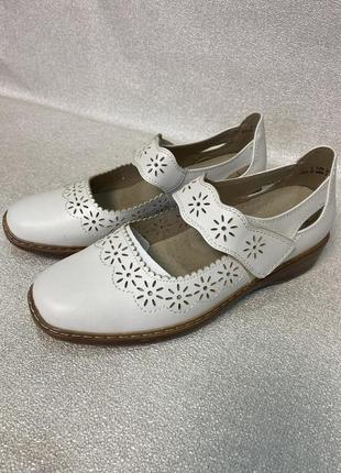 Туфлі білі 38 розмір