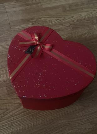 Подарочная коробка в форме сердце