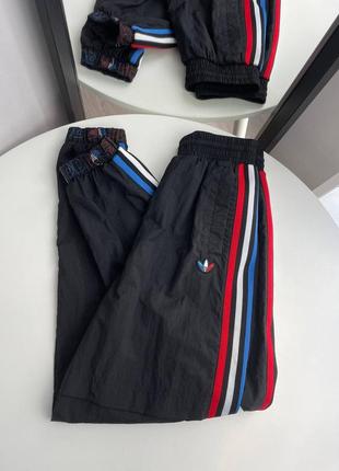 Спортивные нейлоновые брюки adidas originals оригинал треники джоггеры2 фото