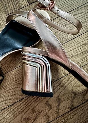 Bershka metallic heel rose gold sandals8 фото