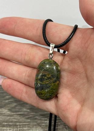 Натуральний камінь яшма кулон у природній формі на брелоку - оригінальний подарунок хлопцю, дівчині в коробочці7 фото