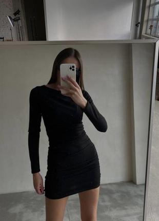Платье черное облегающее со сборками драпировка с длинным рукавом3 фото