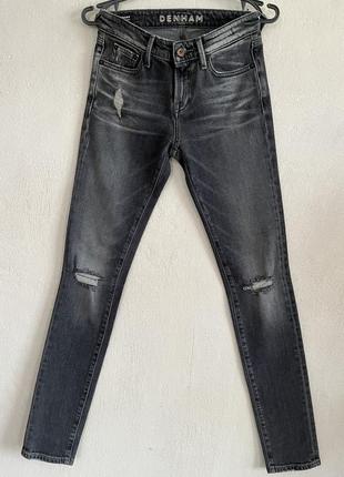 Джинсы denham/голландия серые с рваными коленями skinny р.24, новые