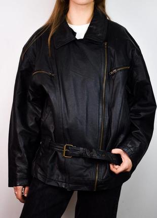 Черная винтажная кожаная куртка косуха с ремнем кожанка1 фото