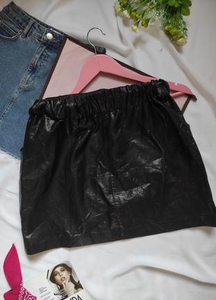 Стильная кожаная черная юбка zara короткая с карманами мини юбка6 фото