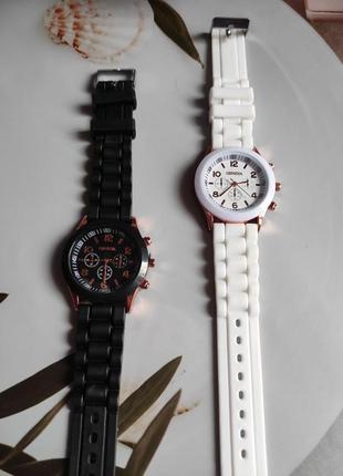 Стильні і зручні годнники женева. чорний або білий