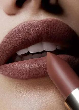 Помада для губ l'oreal paris color riche matte 633 - moka chic (мокка шик)6 фото