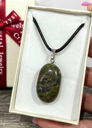 Натуральный камень яшма кулон в природной форме на шнурке - оригинальный подарок в коробочке