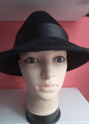 Женская шляпка из натурального фетра