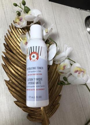 Увлажняющий, успокаивающий тонер first aid beauty hydrating toner with squalane + oats со скваланом