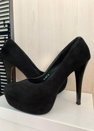 Чёрные замшевые туфли miraton 39 размер