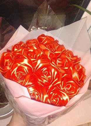 Букет красных роз из атласной ленты2 фото