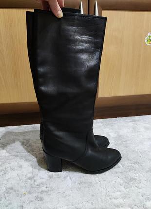 Черные кожаные сапоги