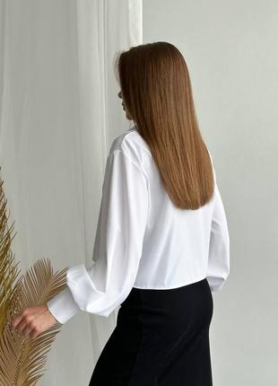 Женская укороченая блузка с широкими рукавами белого цвета размер 46-489 фото
