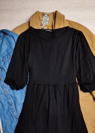 Boohoo чорное платье трикотажное рукав фонарик миди с воланом базовое повседневное6 фото