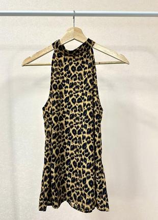 Блуза без рукавов в леопардовом принте1 фото