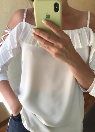 Ошатна біла шифонова блуза з відкритими плечима гофровані рюші zara mango h&m