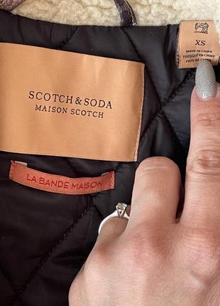 Куртка шерпа от scotch&amp;soda maison золотая со змеиным орнаментом10 фото