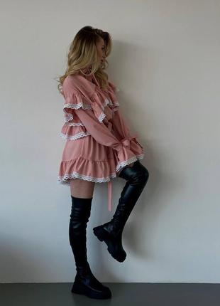 Нежное розовое платье с рюшами 💕 красивое платье с воланами 💕 платье до колена 💕 пудрова сукня 💕 женственное платье8 фото