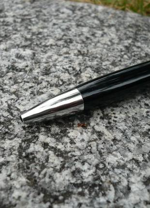 Шариковая ручка с кожаным чехлом6 фото