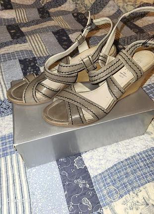 Босоніжки шкіряні 41р