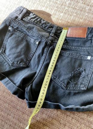 Чорні джинсові шорти з вишивкою4 фото