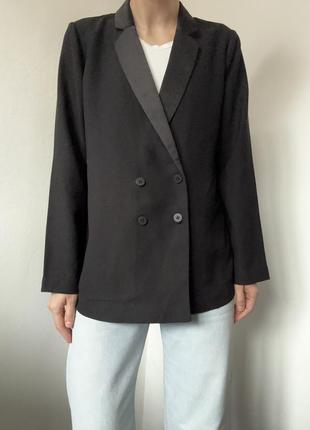 Двубортный пиджак черный жакет атласный блейзер черный second female двубортный блейзер оверсайз пиджак9 фото