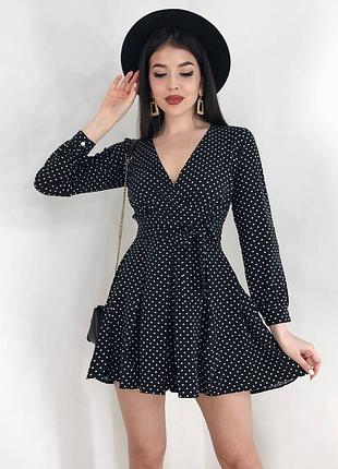 Черное платье в горошек мини