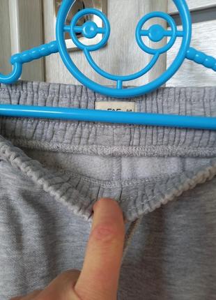 Серые демисезонные осенние весенние теплые спортивные штаны на флисе джоггеры для мальчика 5-6 лет 1163 фото
