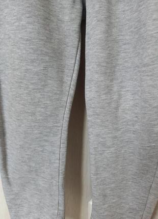 Серые демисезонные осенние весенние теплые спортивные штаны на флисе джоггеры для мальчика 5-6 лет 1165 фото