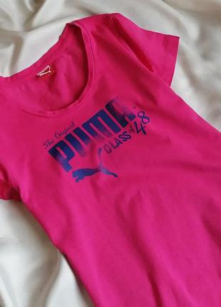 Яркая футболка puma