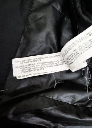 Женская черная зимняя ( еврозима) приталенная куртка со скрытым в воротнике капюшоном на молнии от бренда zara.6 фото