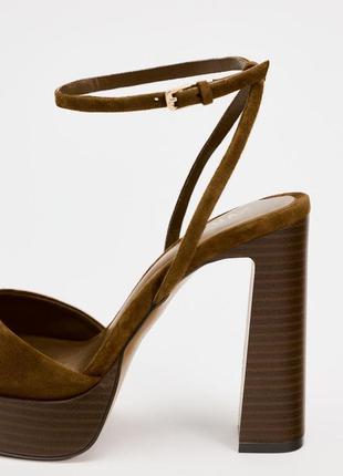 Замшеві босоніжки на підборах і платформі