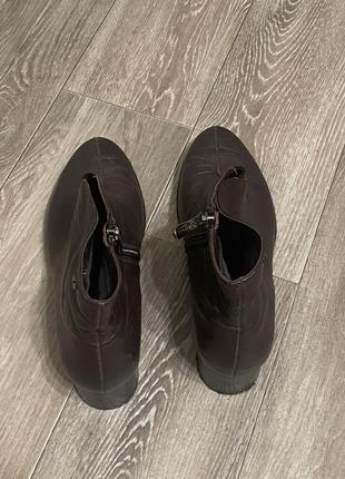 Кожаные ботинки на каблуке из натуральной кожи1 фото