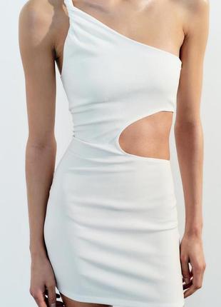 Эластичное асимметричное платье cut-out2 фото