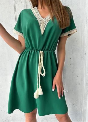 Короткое платье с кружевом с резинкой в талии с декоративным поясом3 фото