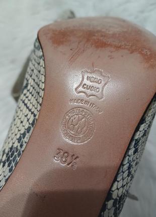 Женские кожаные туфли в змеиный принт corrado maretto 38,5 p7 фото