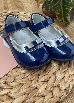 Туфли clibee 24 размер лакированные кожаные на липучке с супинатором синие классические2 фото