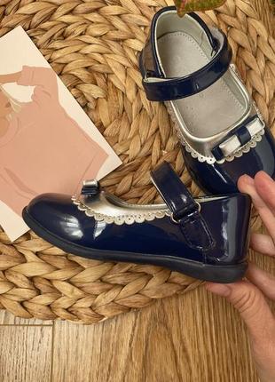 Туфли clibee 24 размер лакированные кожаные на липучке с супинатором синие классические4 фото