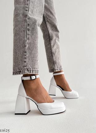 Стильные босоножки с закрытым носиком белые кожаные туфли