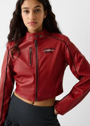Эффектная куртка с вышивкой от bershka, красная куртка6 фото