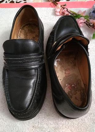 Туфлі шкіряні.