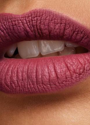 Матова помада huda beauty liquid matte ultra-comfort transfer-proof lipstick5 фото