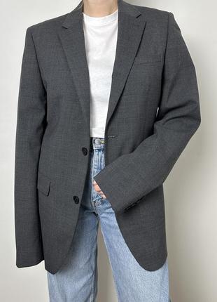 Серый классический пиджак с мужского плеча