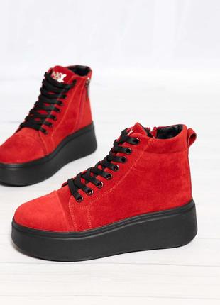 Зимние замшевые ботинки красного цвета 38 р-р