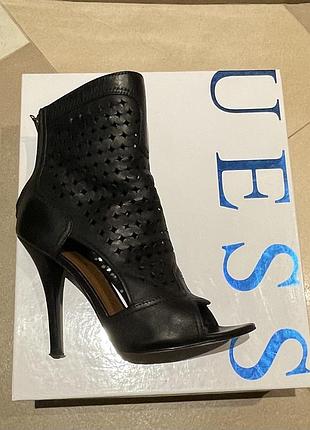 Шкіряні батільйони guess