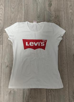 Футболка в ідеальному стані levis
