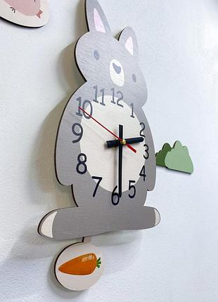 Детские часы настенные с маятником :: зайченок (40х19 см)